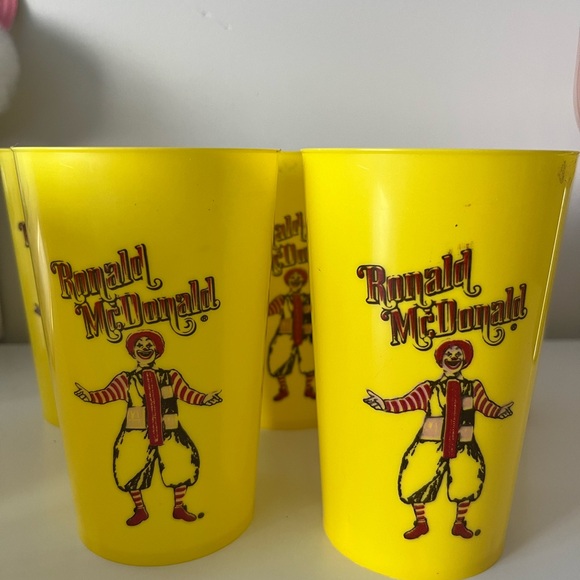 Vintage 1970s McDonald’s plastic cups - Picture 2 of 3
